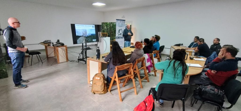 Con apoyo de Provincia, se realiza en Esquel el curso de posgrado “Efectos del fuego en los ecosistemas”