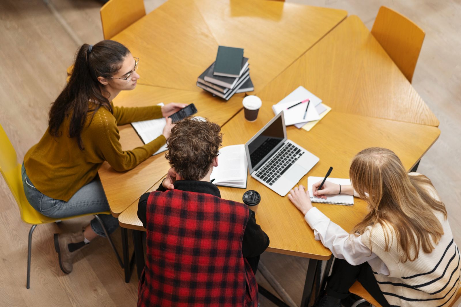 Nuevas becas para proyectos finales con impacto en Chubut