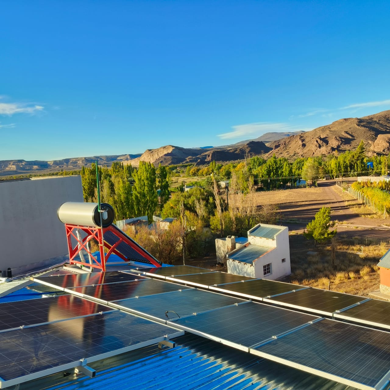El Gobierno avanza con la colocación de paneles solares que proveen energía renovable en las Áreas Naturales Protegidas