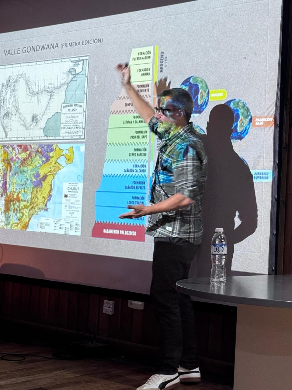 “Valle Gondwana”: presentan los avances de la segunda edición del libro en la Feria del Libro de Trelew