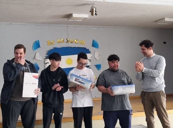 Provincia entregó equipamiento para el taller de robótica de la Escuela de Formación Integral N° 506